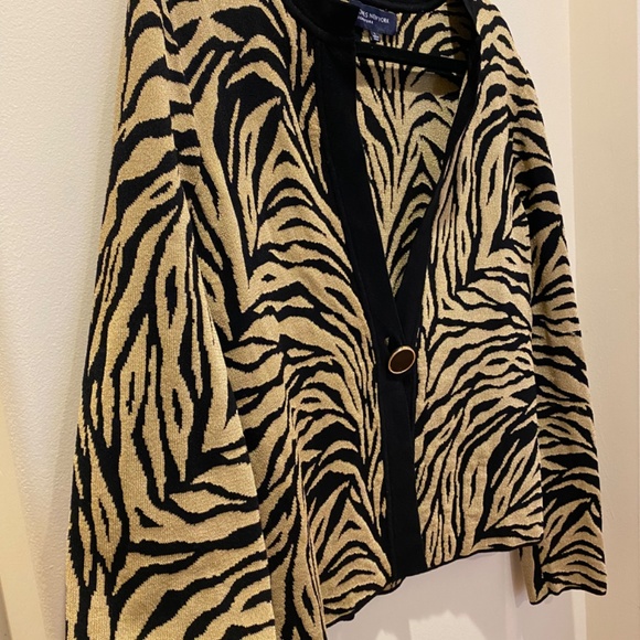 Jones New York Women’s Animal Print Cardigan - Picture 5 of 6
